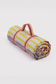 PUFFY PICNIC BLANKET